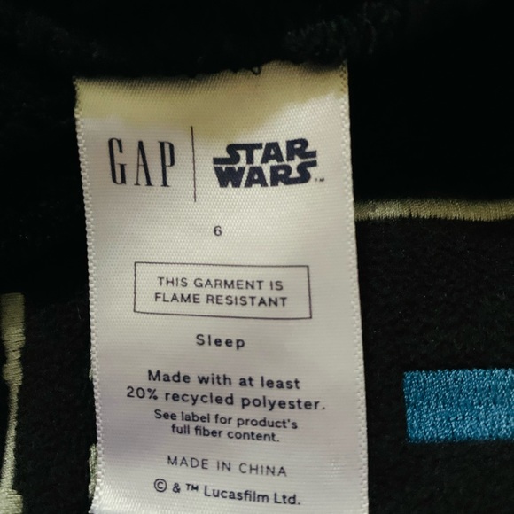 GapKids | Star Wars T™ Darth Vader
Graphic Sleep Hoodie Size 6 - Picture 3 of 11